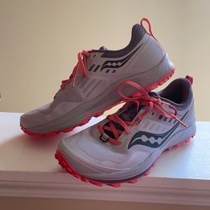 Trail athletic shoes